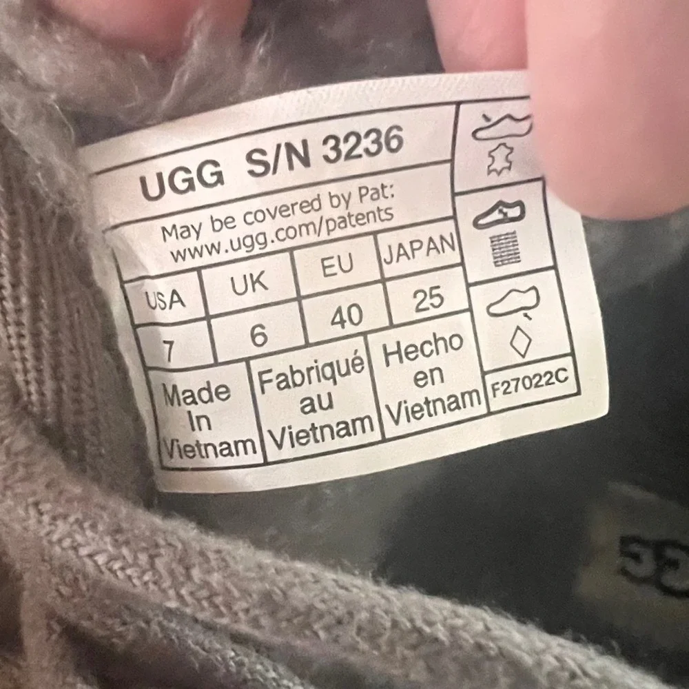 UGG Neumel Grey Suede Lace Up Chukka Boots Wool Lining Insole 3236 Womens 7